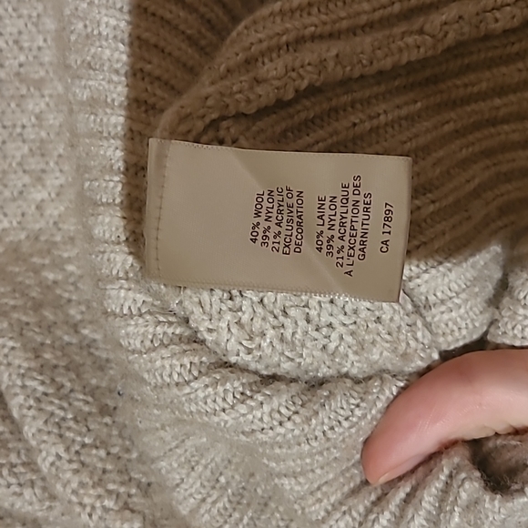 Oatmeal knit zip and button up sweater with hood from Banana Republic. Size smal - Picture 5 of 5